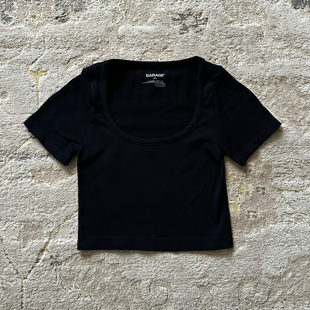Stretchy Ribbed Crop Tee - Picture 4 of 4